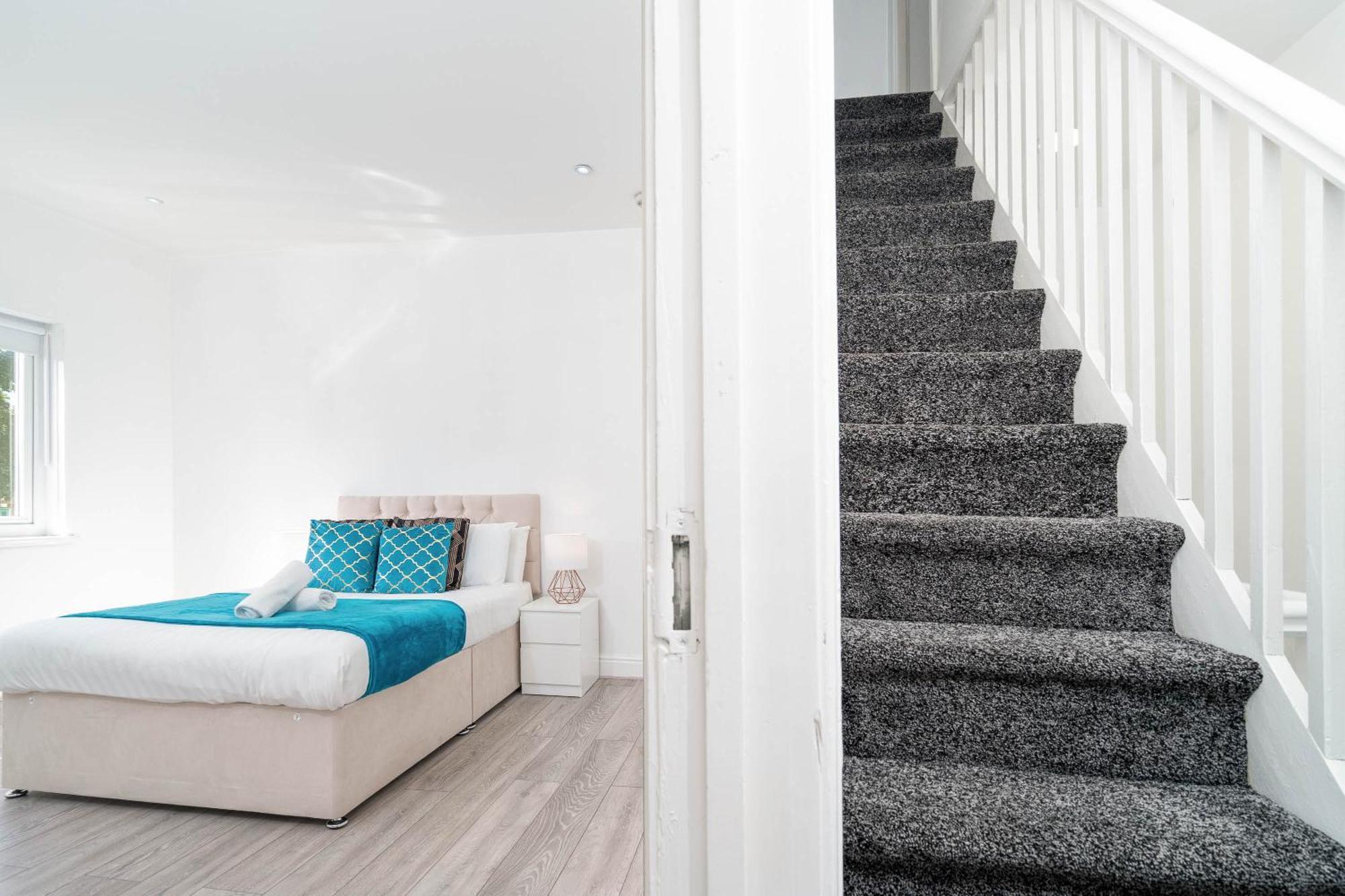 Five Bedroom Townhouse - Near City Centre - Edgbaston - On Street Parking - Wifi - Netflix - 974P Birmingham Esterno foto