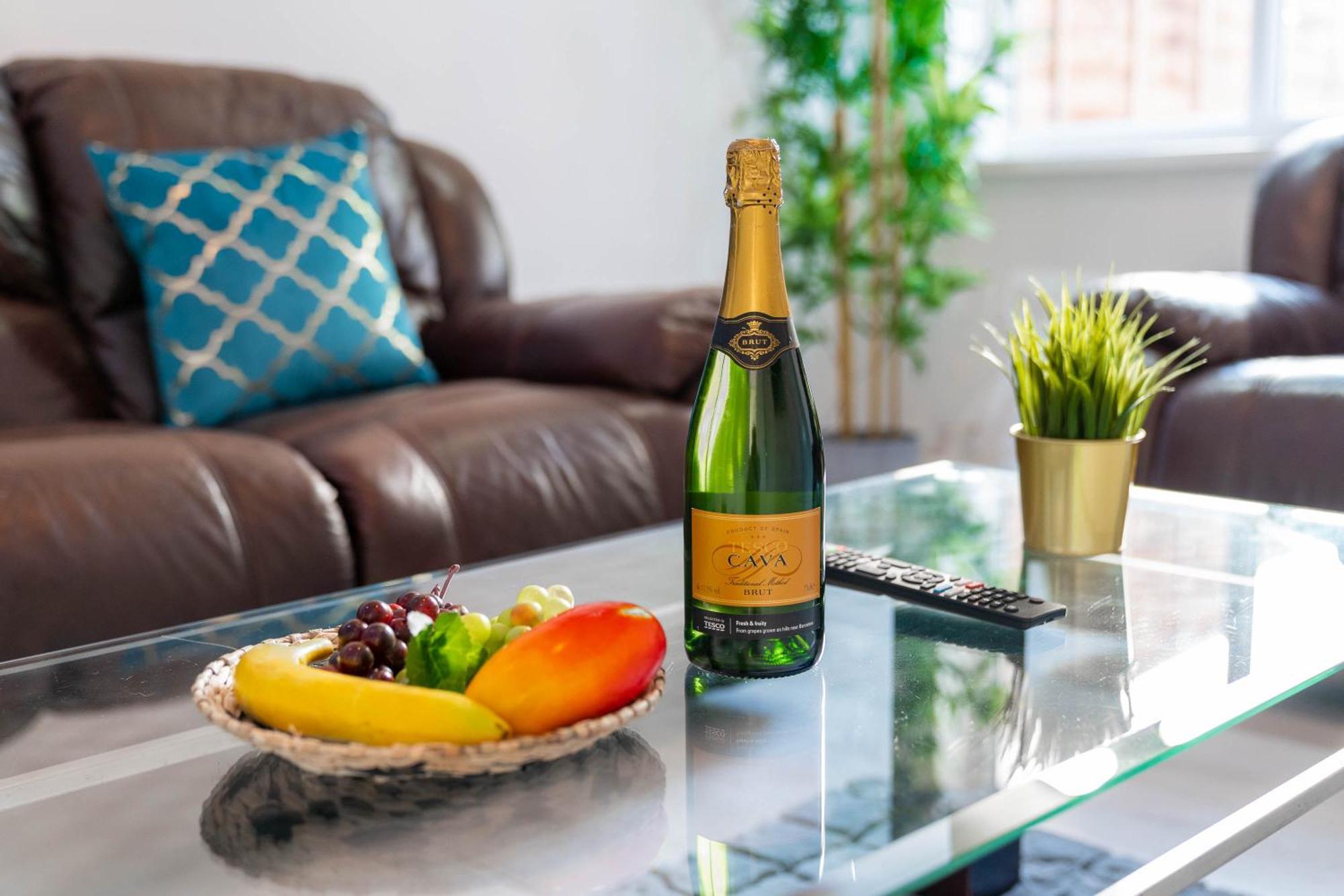 Five Bedroom Townhouse - Near City Centre - Edgbaston - On Street Parking - Wifi - Netflix - 974P Birmingham Esterno foto