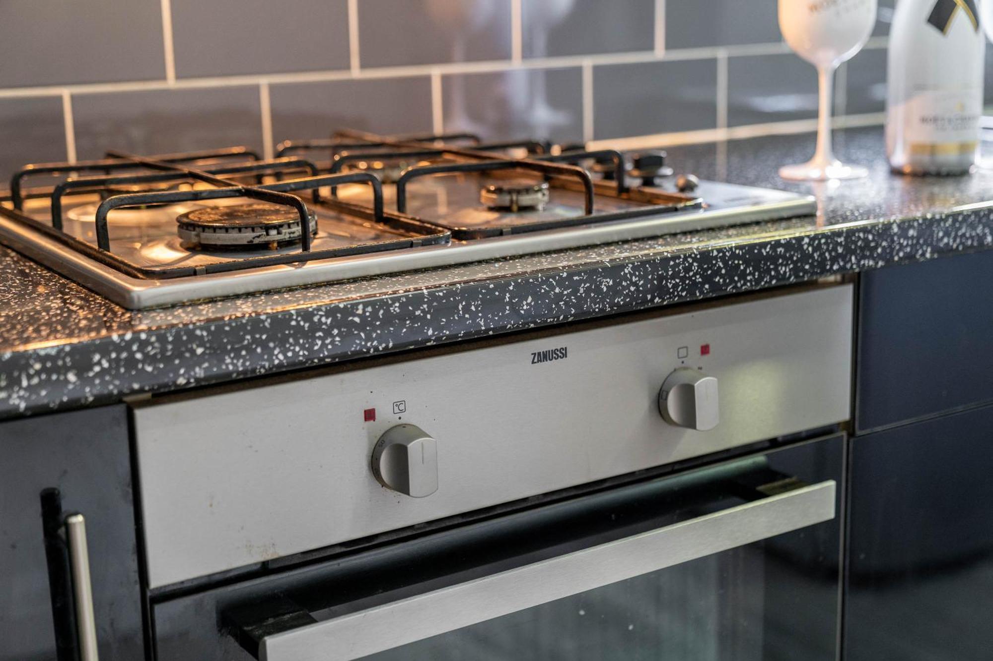 Five Bedroom Townhouse - Near City Centre - Edgbaston - On Street Parking - Wifi - Netflix - 974P Birmingham Esterno foto