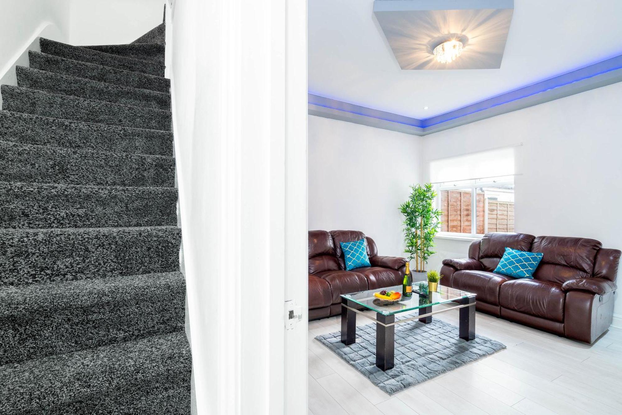Five Bedroom Townhouse - Near City Centre - Edgbaston - On Street Parking - Wifi - Netflix - 974P Birmingham Esterno foto