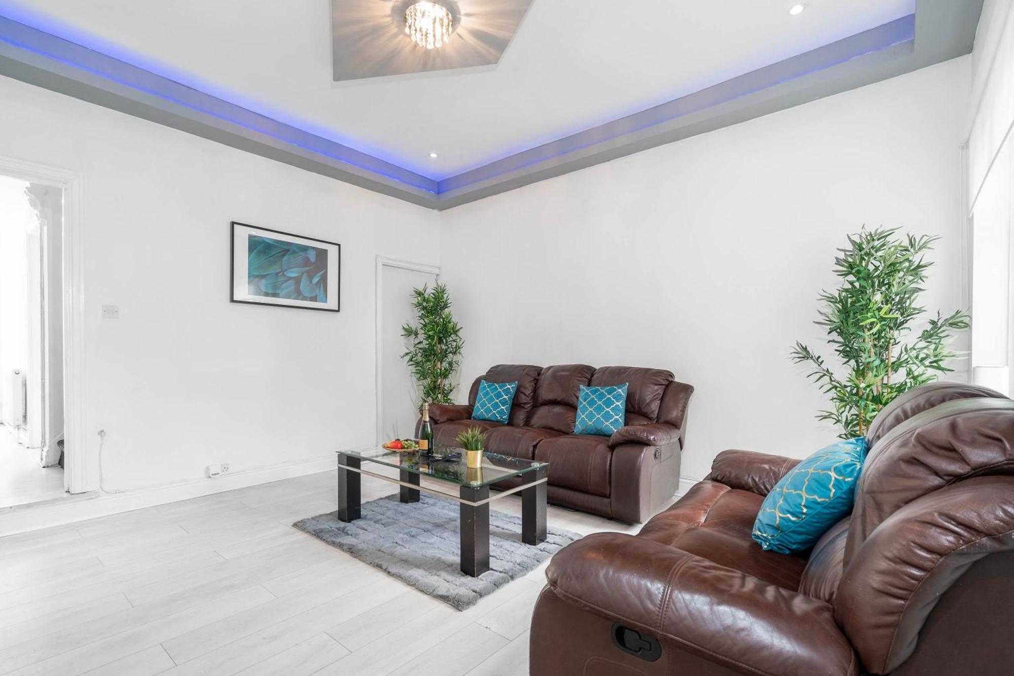 Five Bedroom Townhouse - Near City Centre - Edgbaston - On Street Parking - Wifi - Netflix - 974P Birmingham Esterno foto